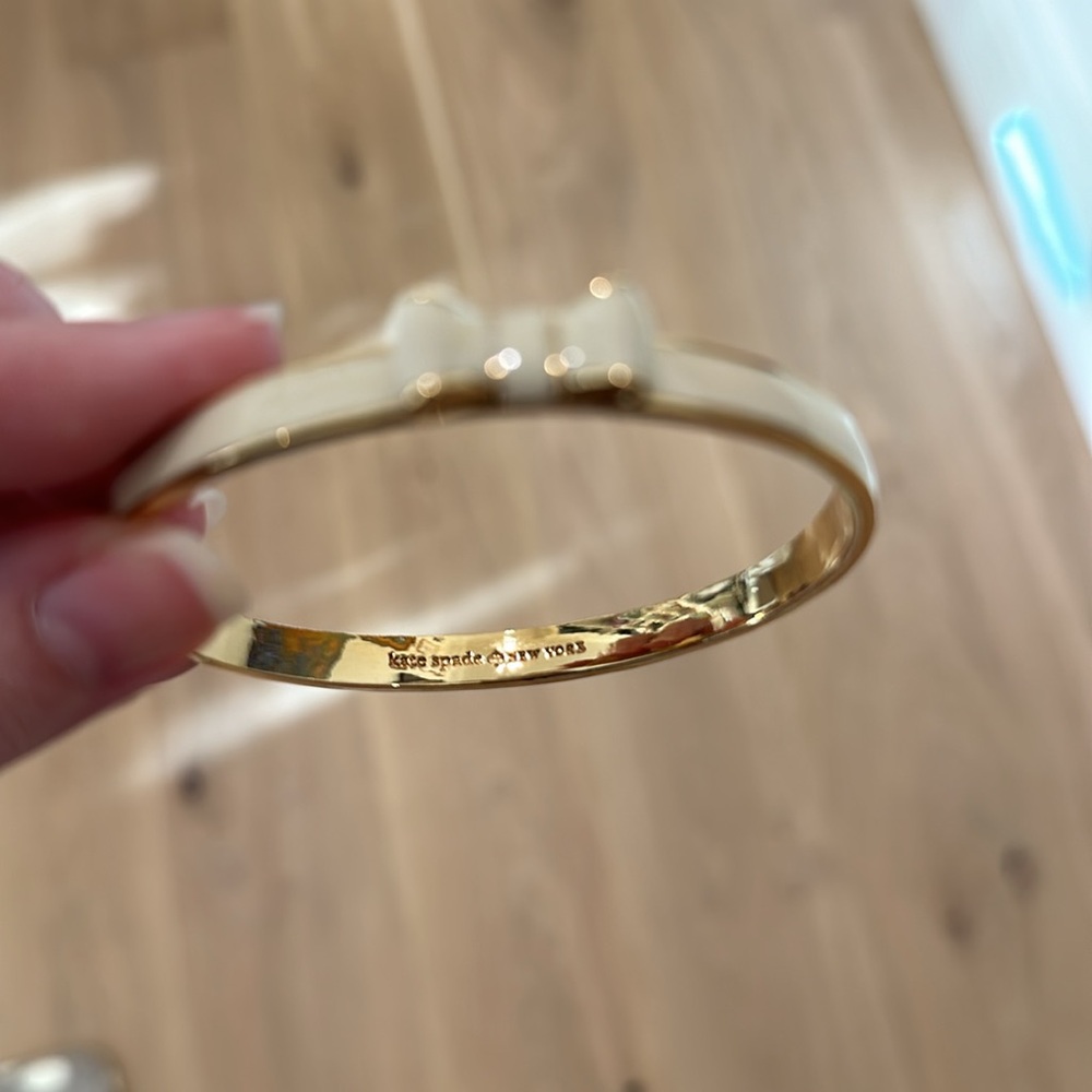 EUC Kate spade bow bangle - Picture 2 of 4